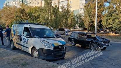 В Днепре на Шолохова пьяный водитель автомобиля ВАЗ спровоцировал ДТП: пострадал мужчина