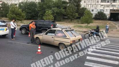 В Днепре на Донецком шоссе ЗАЗ сбил подростка: парня забрала скорая. Видео момента ДТП. Новости Днепра