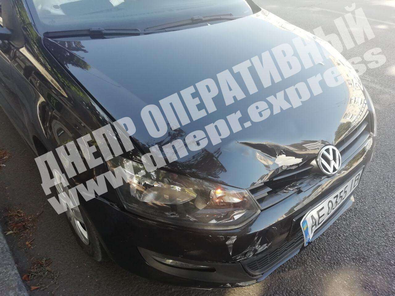 В Днепре на Богдана Хмельницкого Mitsubishi влетел в Volkswagen. Новости Днепра
