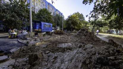 В Днепре на улице Мониторной заканчивают строительство ливневки, которой никогда не было: фото