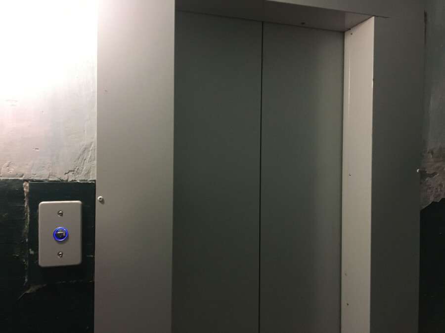 В Днепре в 9-этажке на Котляревского заменили лифт.JPG