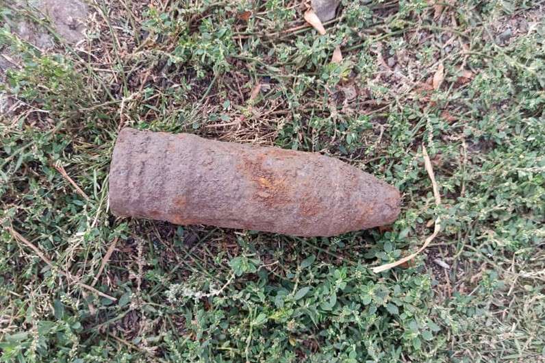 В Днепре в мусорном баке нашли устаревший боеприпас: фото