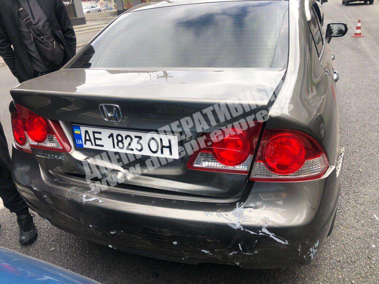 В Днепре на Калиновой ЗАЗ врезался в Honda: подробности
