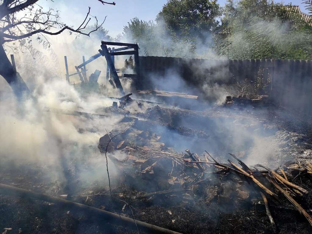 На Днепропетровщине в результате возгорания сухостоя сгорела хозпостройка. Новости Днепра