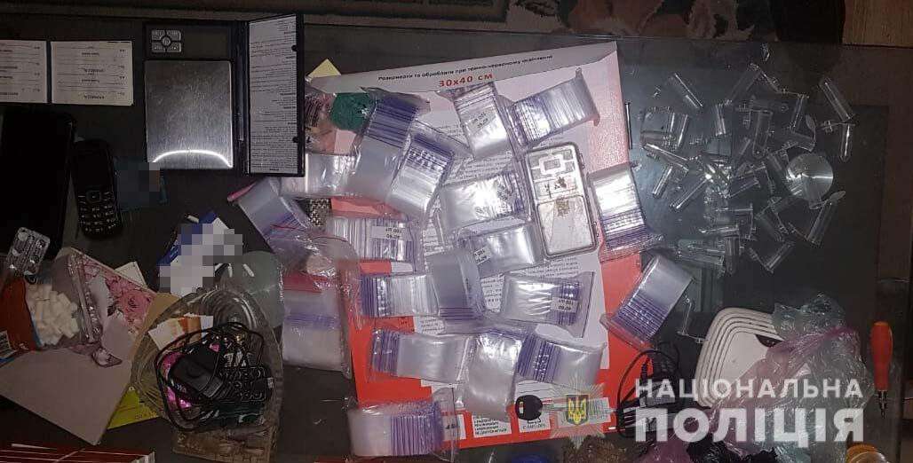 Под Днепром 44-летний мужчина хранил дома крупную партию наркотиков.jpg