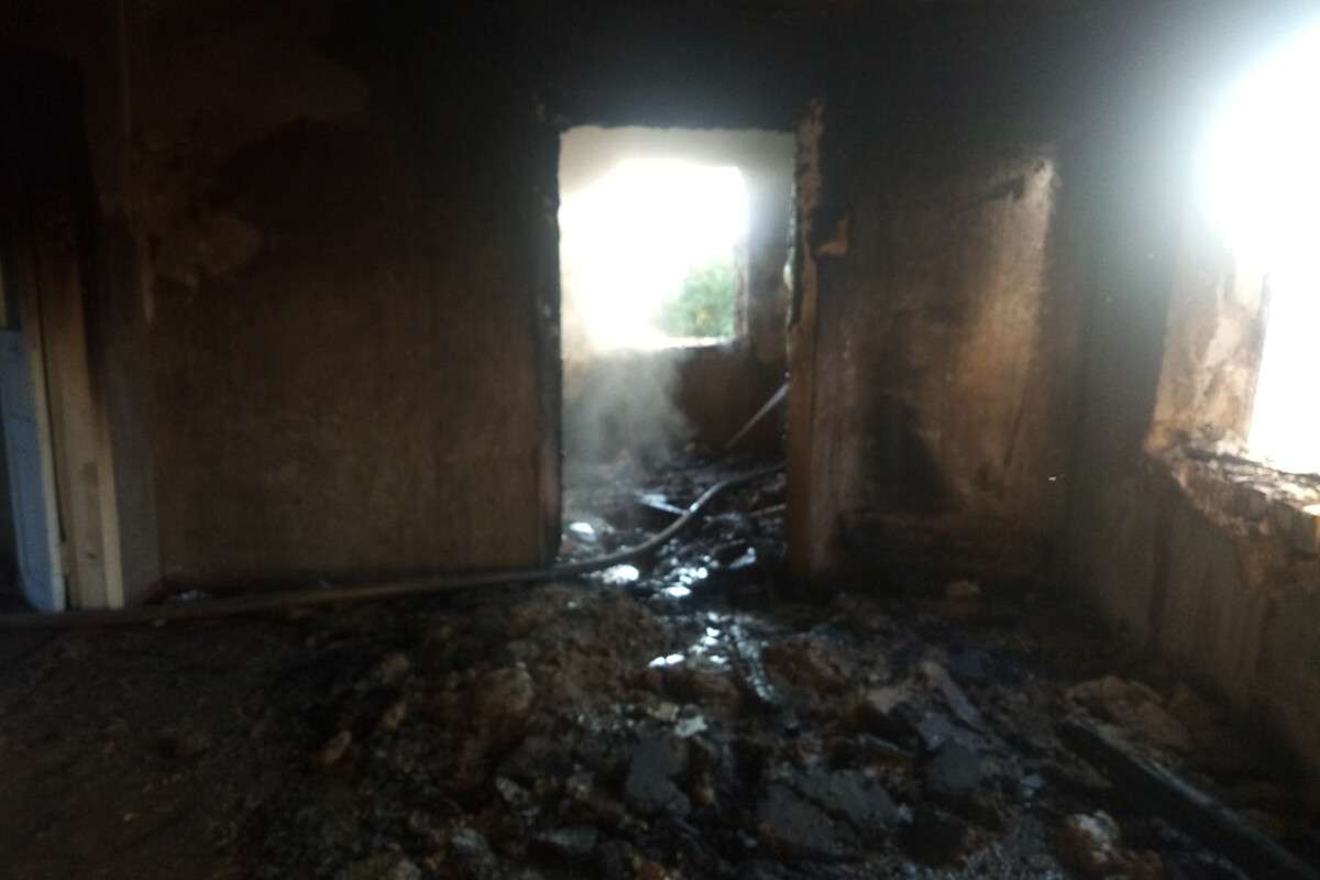 В Днепре в Новокодакском районе горел дом: фото