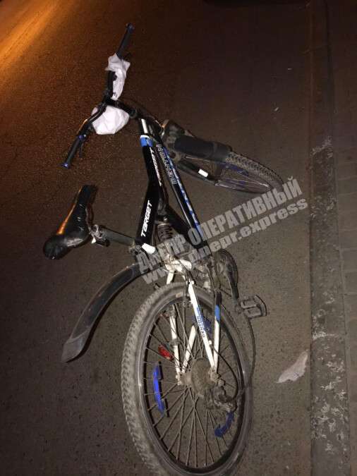 В Днепре на Донецком шоссе произошло вело-ДТП: велосипедиста забрала скорая