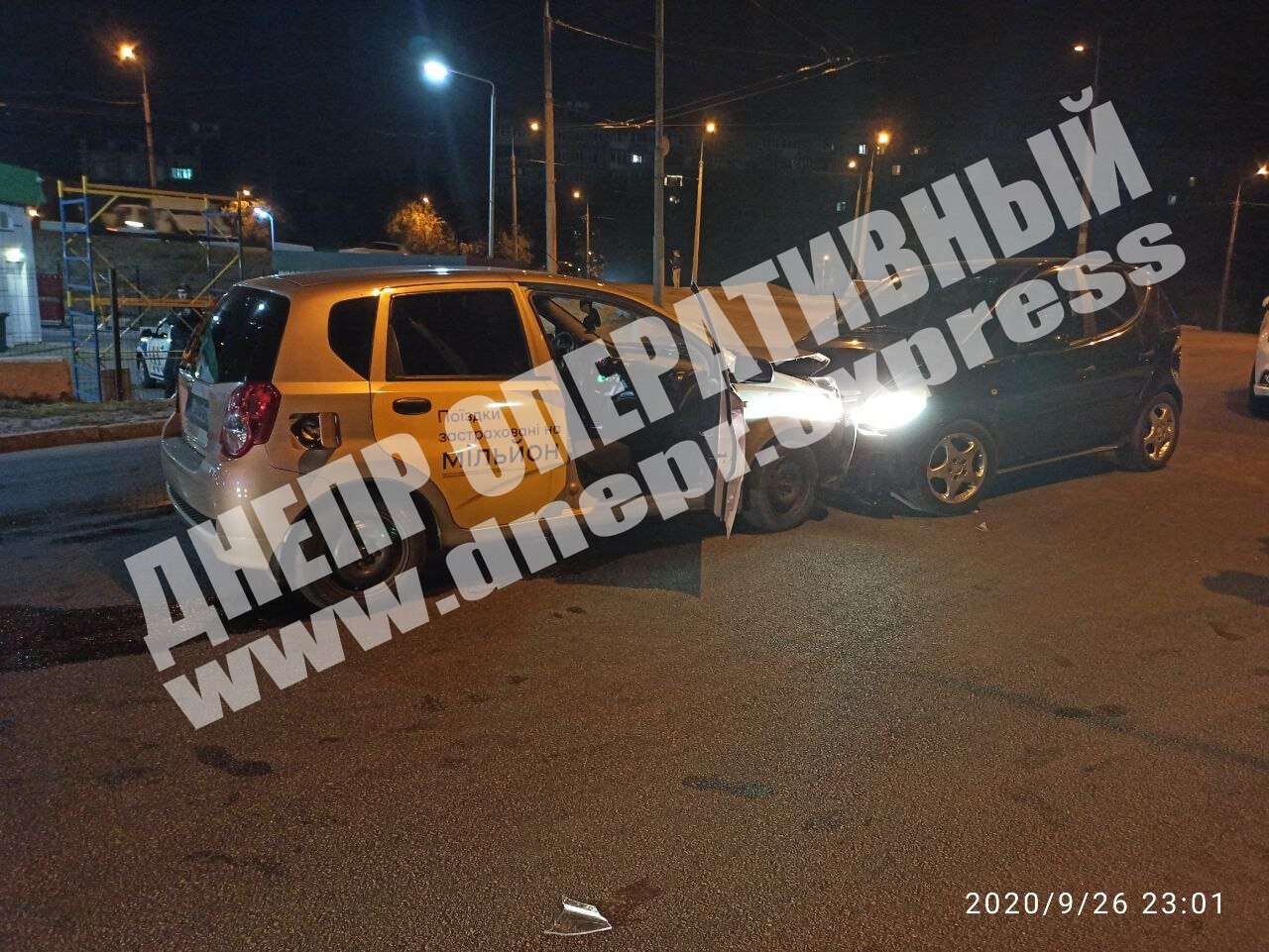 В Днепре произошло ДТП: пострадала дочка пьяного водителя «Mercedes-Benz» и пассажирка другого авто (фото)  