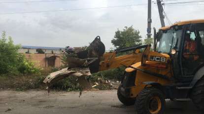 В Днепре на Кости Гордиенко коммунальщики ликвидировали стихийную свалку.JPG