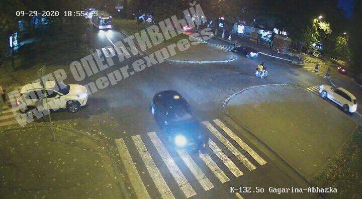 В Днепре на проспекте Гагарина такси сбило мужчину на пешеходном переходе