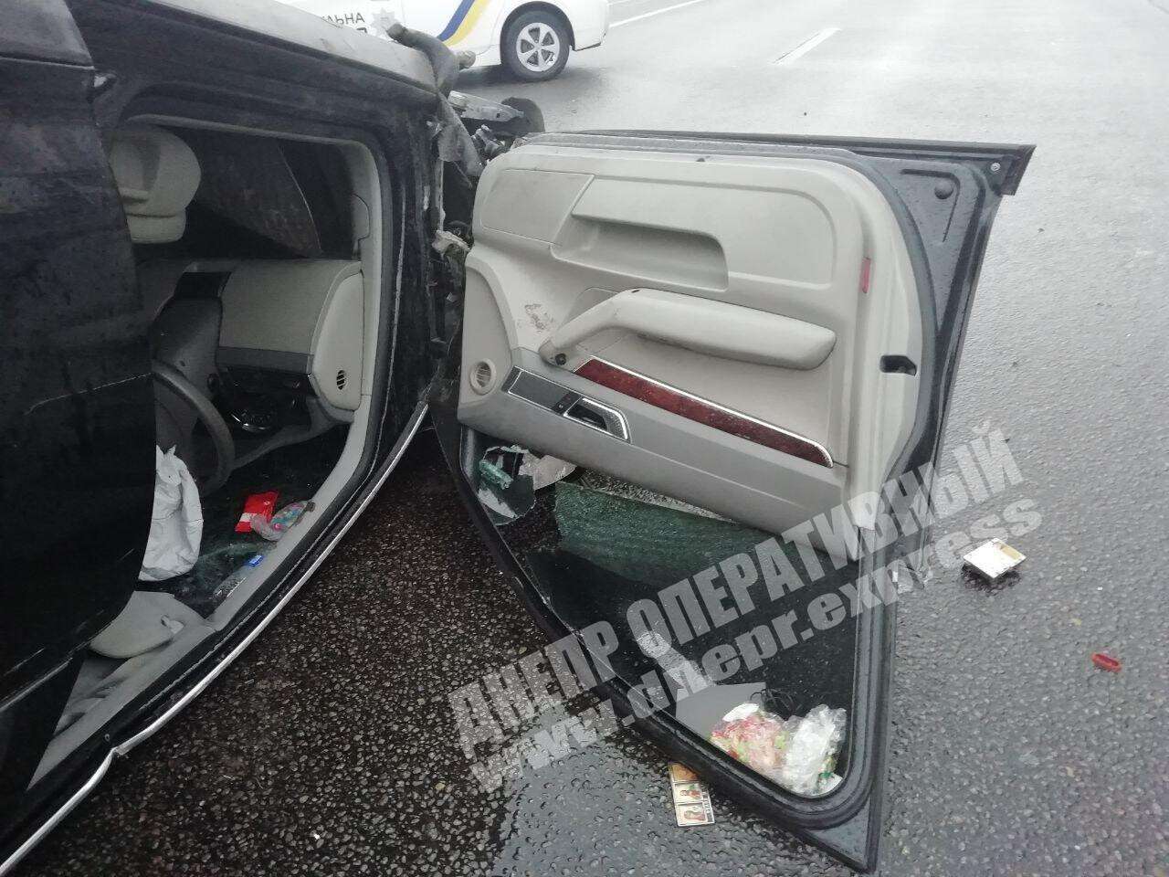 В Днепре пьяный водитель Audi влетел в Honda: от сильного удара легковушка перевернулась 
