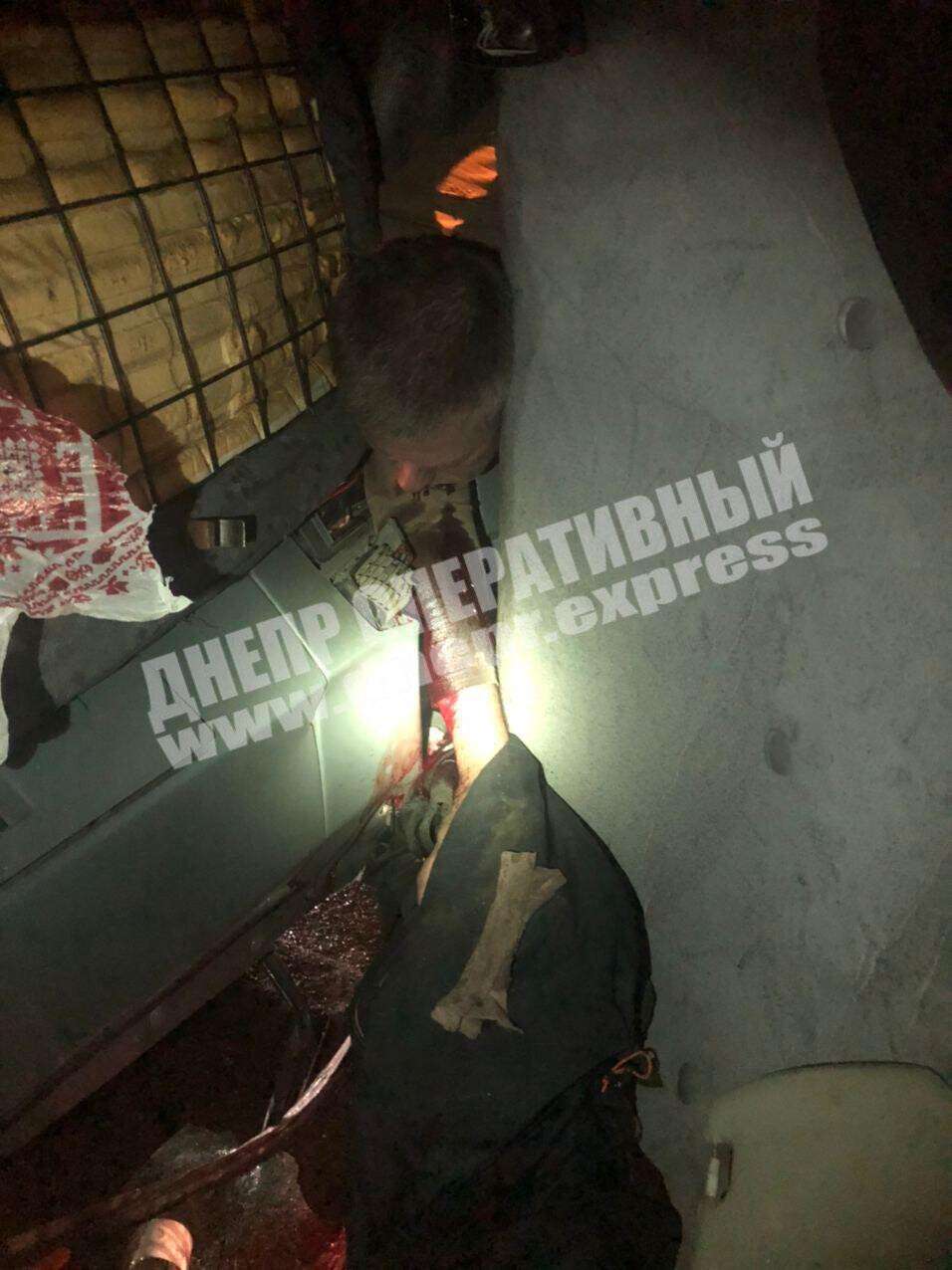 В Днепре БАЗ «влетел» в электроопору: водитель скончался на месте (фото 18+)