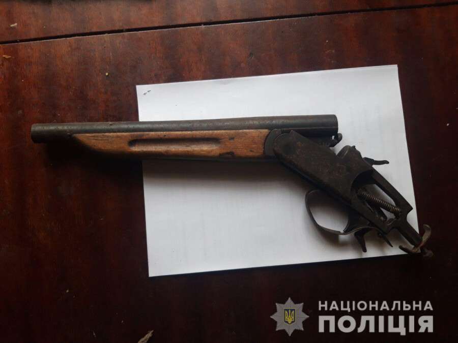 Под Днепром 65-летний мужчина хранил у себя дома арсенал оружия и боеприпасов.jpg