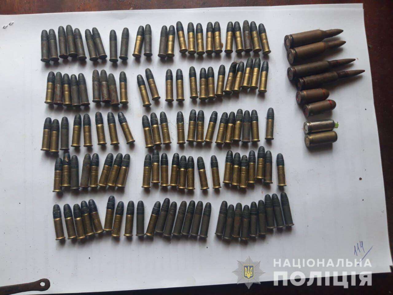 Под Днепром 65-летний мужчина хранил у себя дома арсенал оружия и боеприпасов. Новости Днепра