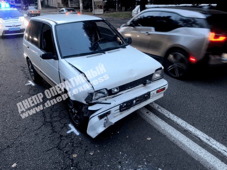 В Днепре на проспекте Гагарина Suzuki влетел в автомобиль Renault.png