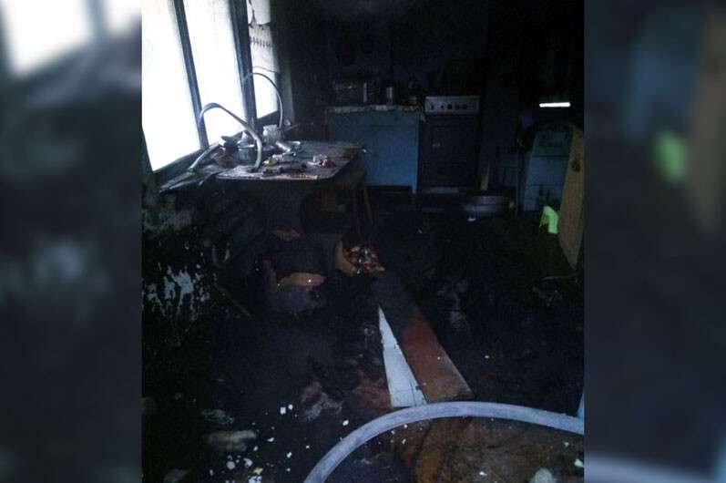 Под Днепром сгорел легковой автомобиль и часть жилого дома. Новости Днепра