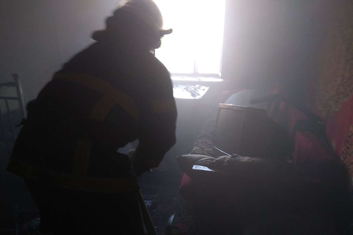 Под Днепром горела квартира: пострадавший мужчина в реанимации