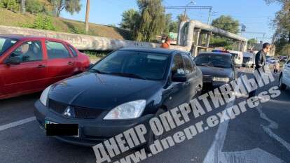 В Днепре на Каруны Lada врезалась в Mitsubishi: фото. Новости Днепра