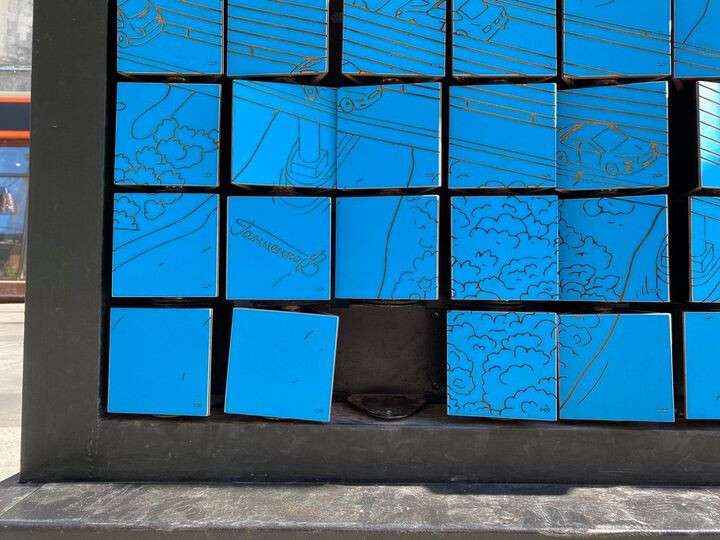 В Днепре на Короленко вандалы поломали пиксельную стену.jpg
