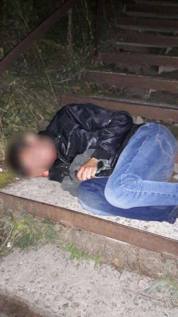 Под Днепром неизвестные жестоко избили мужчину и бросили его под мостом. Новости Днепра