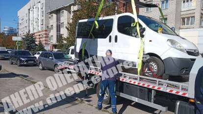 В Днепре вчера эвакуировали 20 автомобилей, припаркованных с нарушениями. Ноовсти Днепра