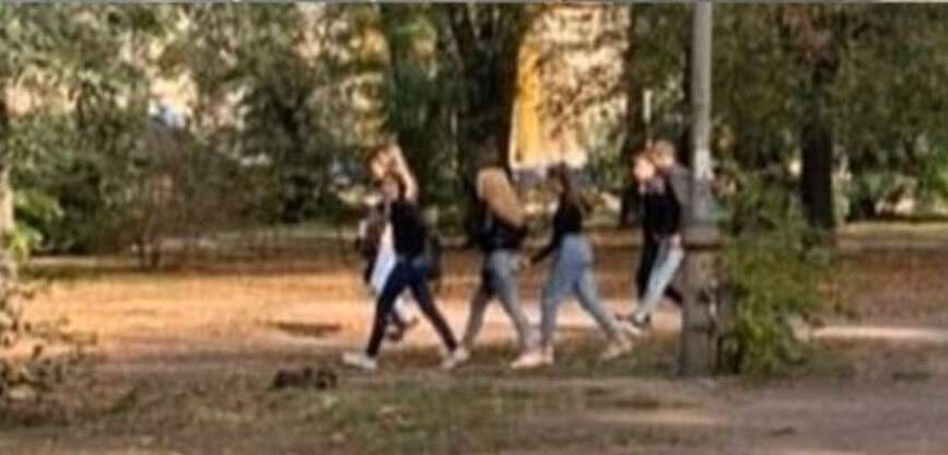 В Днепре подростки сломали качели на инклюзивной площадке в парке Глобы. Новости Днепра