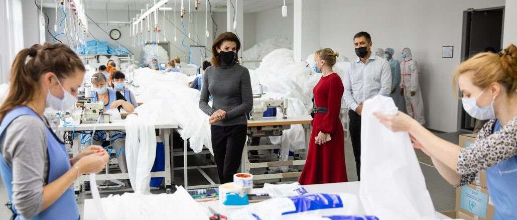 В Украине начали производить высококачественные защитные костюмы для медиков - Марина Порошенко