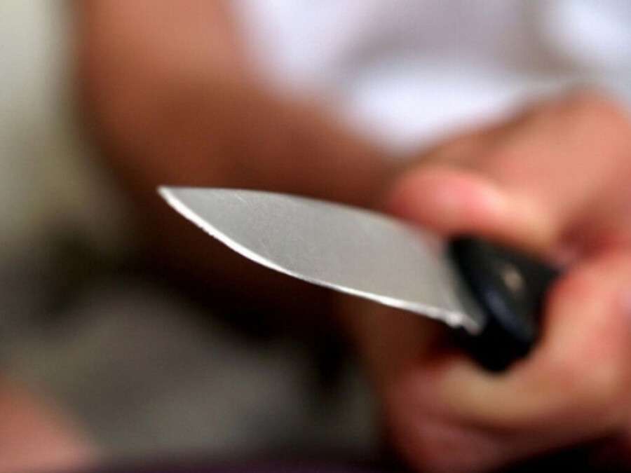 В Днепре шашлычник ударил ножом двух посетителей кафе: один из них погиб