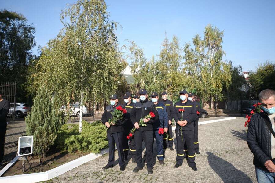 В Днепре почтили память жертв трагедии в результате взрыва газа в жилом доме на улице Мандрыковской: фото