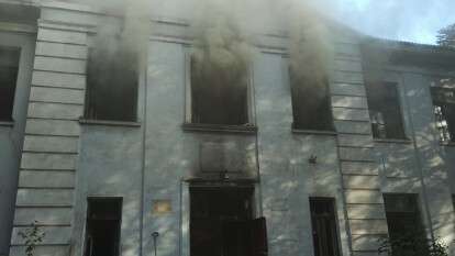В Кривом Роге загорелось заброшенное здание
