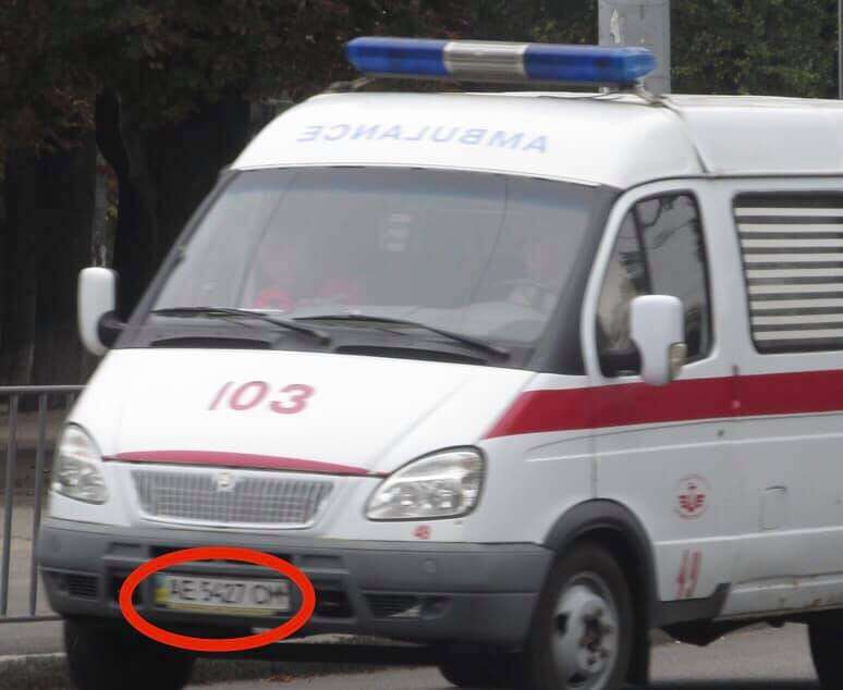 В Днепре «Слуги народа» используют машины скорой помощи для агитации своего кандидата: фото