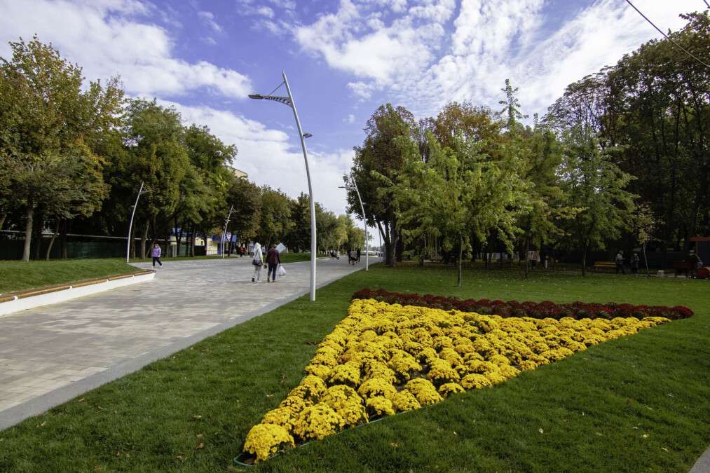Филатов: «Пропозиция городу – привести в порядок не только крупные парки, но и зоны отдыха, скверы во всех районах города» (фото)