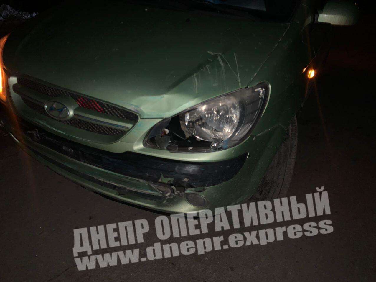 В Днепре пьяный водитель Hyundai врезался в ВАЗ: фото