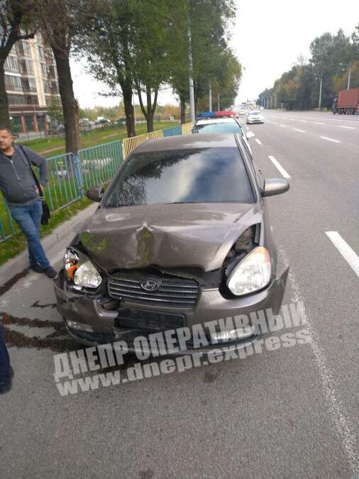 В Днепре водитель Нyundai потеряла сознание за рулем и врезалась в Mitsubishi: подробности