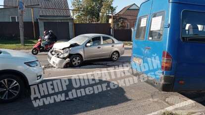 В Днепре на Яснополянской Chevrolet врезался в маршрутку: фото