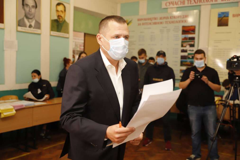Борис Филатов проголосовал на местных выборах: фото