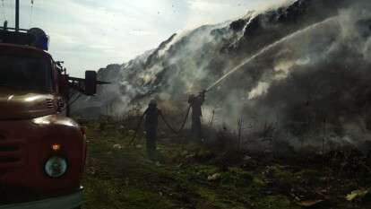 На Днепропетровщине возник масштабный пожар на полигоне твердых бытовых отходов
