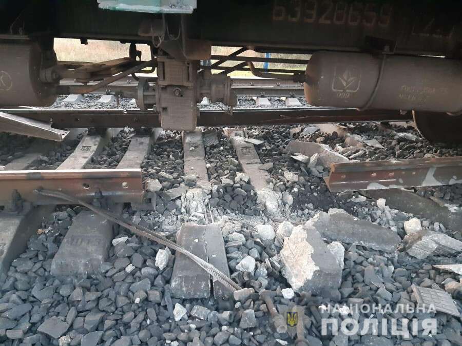 На Днепропетровщине мужчина повредил железнодорожную колею и спровоцировал аварию поезда