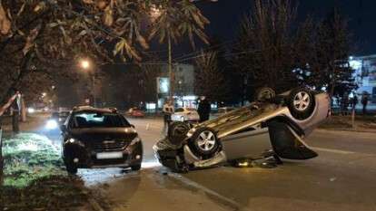 Под Днепром пьяный священник на Skoda "влетел" в Peugeot: пострадала женщина