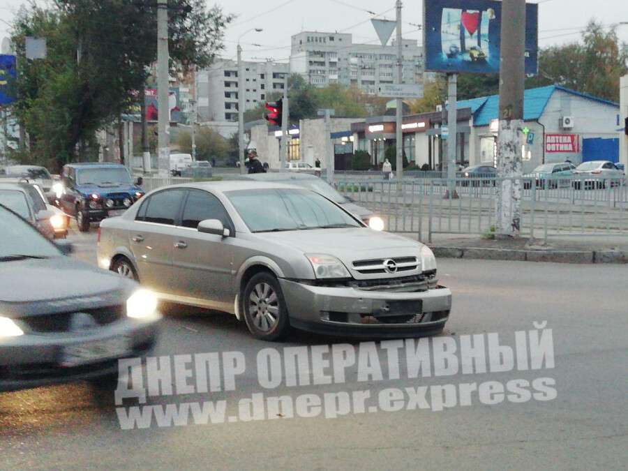 В Днепре Opel врезался в Subaru: фото