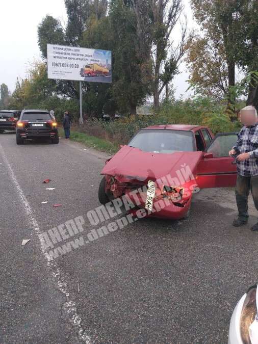 Недалеко от Днепра автомобиль Славута столкнулся с Mercedes