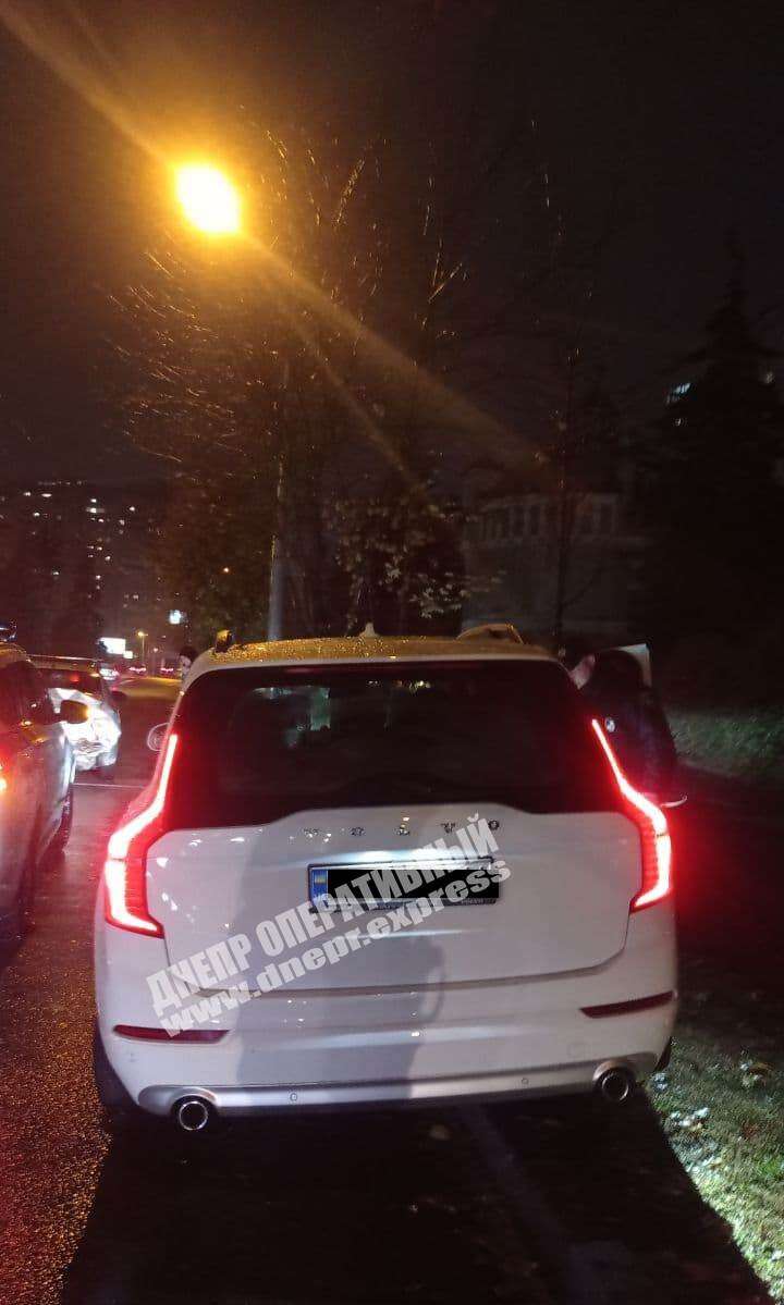 В Днепре на Гагарина Volvo "влетел" в припаркованный автомобиль Hyundai. Новости Днепра 