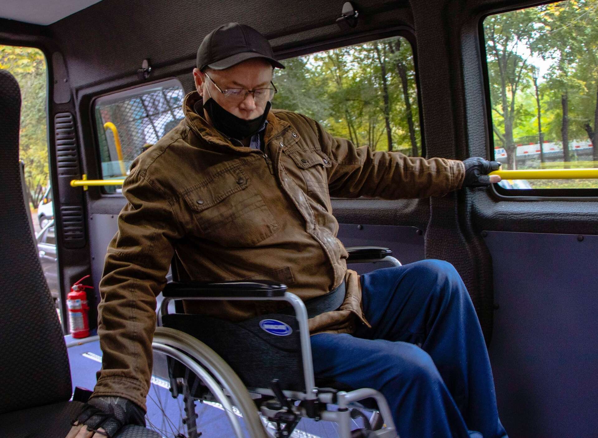 В Днепре для людей с инвалидностью на одно социальное такси стало больше