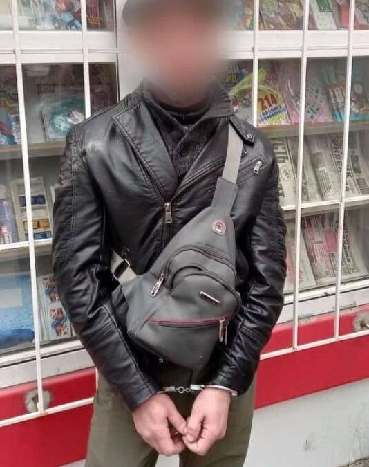 Под Днепром мужчина забежал в магазин и украл одеколон: подробности