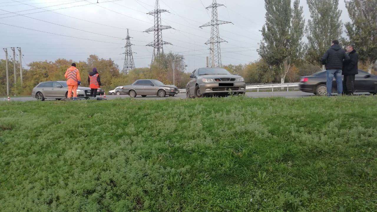 В Днепре на Запорожском шоссе Daewoo столкнулся с Toyota. Новости Днепра