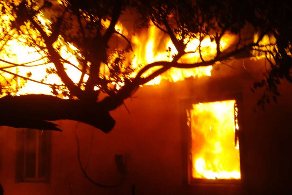 Под Днепром случился пожар в жилом доме: подробности