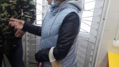 Днепр, знай своих "героев": в магазине "Аврора" две цыганки вытащили кошелек у девушки