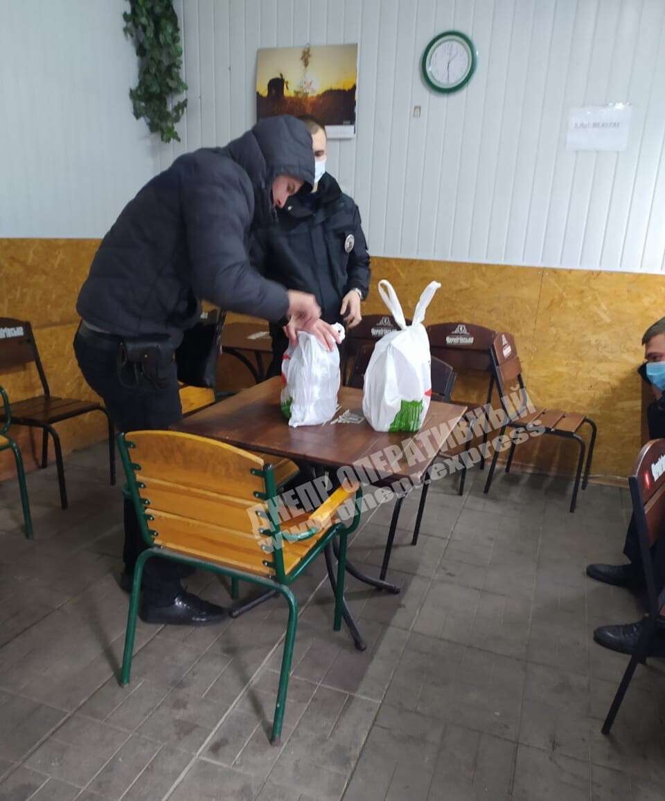 В Днепре из кафе на улице Ширшова продают "левую" водку. Новости Днепра