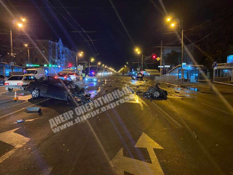 В Днепре на Слобожанском проспекте столкнулись пять автомобилей