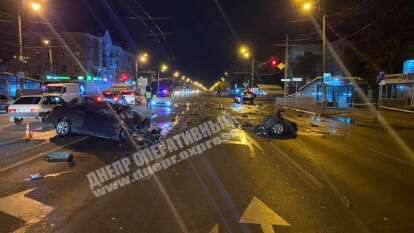 В Днепре на Слобожанском проспекте столкнулись пять автомобилей